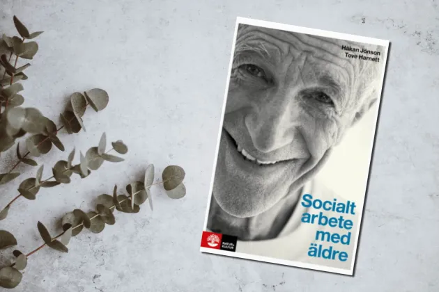 Framsidan av boken Socialt arbete med äldre, andra upplagan.